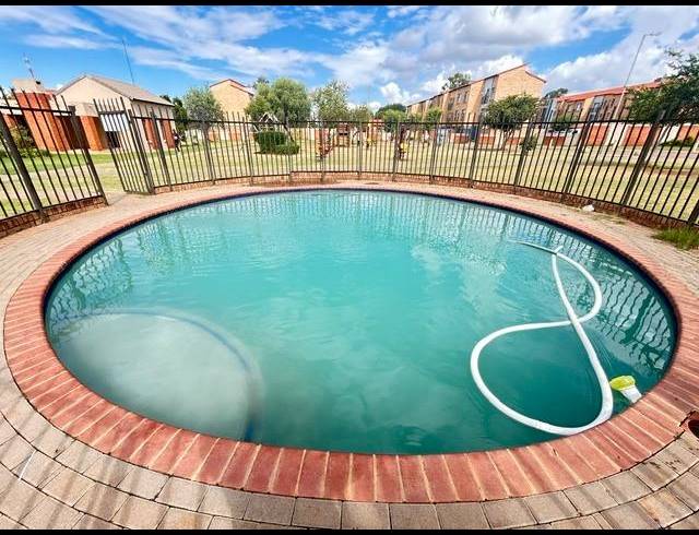 2 BEDROOM PROPERTY TO RENT IN THE ORCHARDS